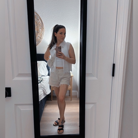 🔆 Meet your Posher, Kayla 🔆 - Picture 5 of 9